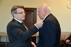 v.l.: Bayerns Justizminister Prof. Dr. Winfried Bausback, Dr. Sebastian Spiegelberger v.l.: Bayerns Justizminister Prof. Dr. Winfried Bausback, Dr. Sebastian Spiegelberger