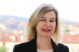 Dr. Karin Angerer