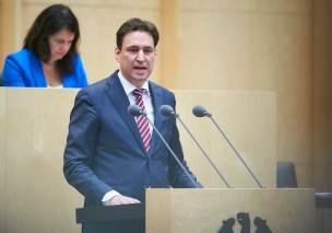 Bayerns Justizminister Georg Eisenreich bei seiner Rede zum Thema Darknet Bayerns Justizminister Georg Eisenreich bei seiner Rede zum Thema Darknet