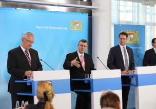 von links: Staatsminister Joachim Herrmann, Staatsminister Dr. Florian Herrmann und Staatsminister Georg Eisenreich von links: Staatsminister Joachim Herrmann, Staatsminister Dr. Florian Herrmann und Staatsminister Georg Eisenreich