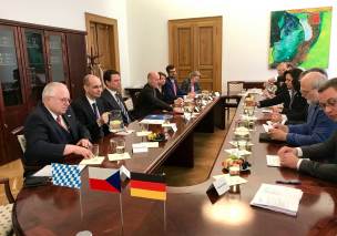 Bayerns Justizminister Georg Eisenreich beim Informationsgespräch mit Vertretern der bayerischen und der tschechischen Justiz Bayerns Justizminister Georg Eisenreich beim Informationsgespräch mit Vertretern der bayerischen und der tschechischen Justiz