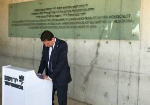 Bayerns Justizminister Georg Eisenreich bei seinem Besuch im Yad Vashem Bayerns Justizminister Georg Eisenreich bei seinem Besuch im Yad Vashem