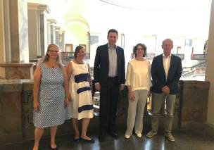 v.l.: Frau Keller, Frau Nollert-Borasio, Justizminister Georg Eisenreich, Frau Dr. Muthig und Herr Noll. v.l.: Frau Keller, Frau Nollert-Borasio, Justizminister Georg Eisenreich, Frau Dr. Muthig und Herr Noll.