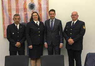 v.l.: Herr Hermann Praun, Frau Barbara Bruckmeier, Justizminister Georg Eisenreich und der 1. Vorsitzende des Verbands Uwe Vater v.l.: Herr Hermann Praun, Frau Barbara Bruckmeier, Justizminister Georg Eisenreich und der 1. Vorsitzende des Verbands Uwe Vater