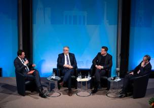 Justizminister Georg Eisenreich, Bundesverfassungsrichter Prof. Dr. Peter Michael Huber, Journalist Richard Gutjahr und Google-Unternehmenssprecher Dr. Ralf Bremer