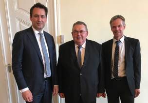 Justizminister Georg Eisenreich mit Herbert Potzel (Mi.) und Martin Dippold (re.) Justizminister Georg Eisenreich mit Herbert Potzel (Mi.) und Martin Dippold (re.)