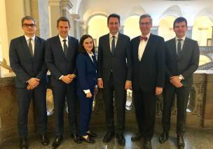 v.l.: Notarassessor Andreas Bosch, Präsident der Bundesnotarkammer Dr. Jens Bormann, Notarassessorin Dr. Nicola Hoischen, Justizminister Georg Eisenreich, Präsident der Landesnotarkammer Bayern Dr. Andreas Albrecht, Notarassessor David Sommer. v.l.: Notarassessor Andreas Bosch, Präsident der Bundesnotarkammer Dr. Jens Bormann, Notarassessorin Dr. Nicola Hoischen, Justizminister Georg Eisenreich, Präsident der Landesnotarkammer Bayern Dr. Andreas Albrecht, Notarassessor David Sommer.