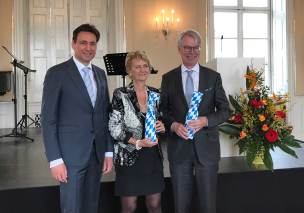 Justizminister Georg Eisenreich mit Präsidentin Dr. Andrea Schmidt und dem Präsidenten des Bayerischen Obersten Landesgerichts Dr. Hans-Joachim Heßler Justizminister Georg Eisenreich mit Präsidentin Dr. Andrea Schmidt und dem Präsidenten des Bayerischen Obersten Landesgerichts Dr. Hans-Joachim Heßler