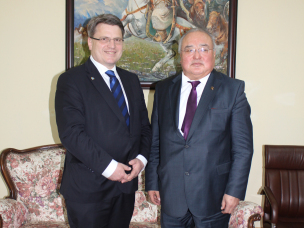 Meinungsaustausch mit dem Präsidenten des Verfassungsgerichts der Mongolei Meinungsaustausch mit dem Präsidenten des Verfassungsgerichts der Mongolei