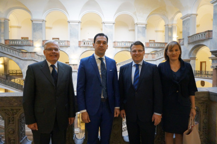 v.l.: Michael Haußner, Staatssekretär i.e.R. und ständiger Berater des montenegrinischen Justizministers, montenegrinischer Justizminister Zoran Pažin, Bayerns Justizminister Bausback, Vizeministerin und Abteilungsleiterin für Gerichtsorganisation, Marijana Laković-Drašković v.l.: Michael Haußner, Staatssekretär i.e.R. und ständiger Berater des montenegrinischen Justizministers, montenegrinischer Justizminister Zoran Pažin, Bayerns Justizminister Bausback, Vizeministerin und Abteilungsleiterin für Gerichtsorganisation, Marijana Laković-Drašković