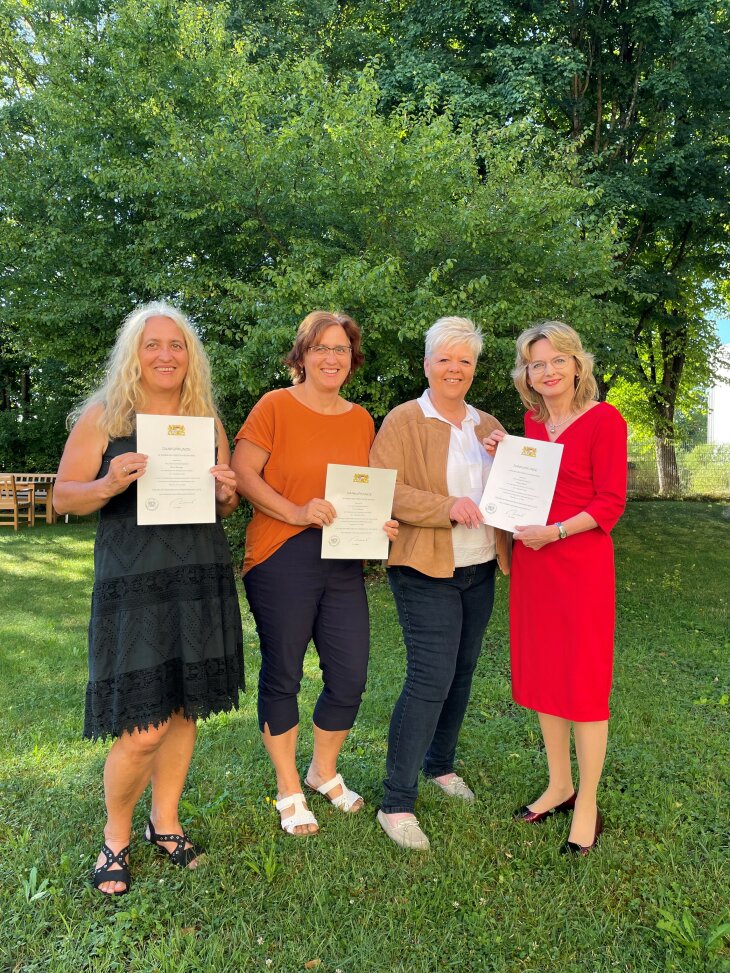 Von links Frau Bieringer, Frau Hoffmann und Frau Matheis Von links Frau Bieringer, Frau Hoffmann und Frau Matheis