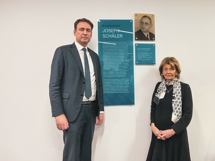 015 Foto 1 Justizminister Georg Eisenreich Gedenktafel Zur Erinnerung An Dr. Joseph Schäler Dr. H.c. Charlotte Knobloch