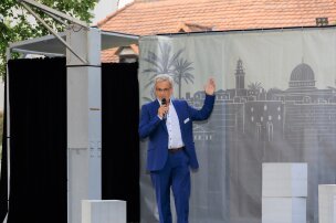 PräsLG Burgardt begrüßt die Zuschauer