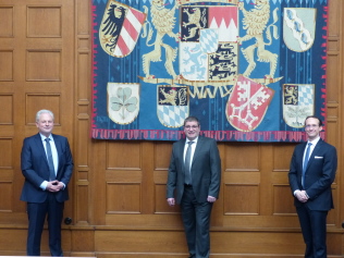 Jus-it, Wechsel Dr. Dickert, Gründler, Dr. Kindler Jus-it, Wechsel Dr. Dickert, Gründler, Dr. Kindler