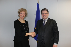 v.l.: Kabinettschefin Nikolay und Bayerns Justizminister Bausback v.l.: Kabinettschefin Nikolay und Bayerns Justizminister Bausback