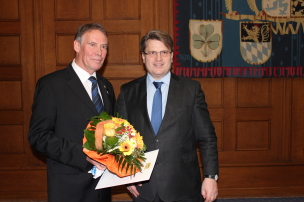 v.l.: Reinhard Lubitz, Bayerns Justizminister Bausback v.l.: Reinhard Lubitz, Bayerns Justizminister Bausback