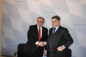 v.l.: Prof. Dr. Wolfgang Brandstetter und Bayerns Justizminister Bausback v.l.: Prof. Dr. Wolfgang Brandstetter und Bayerns Justizminister Bausback