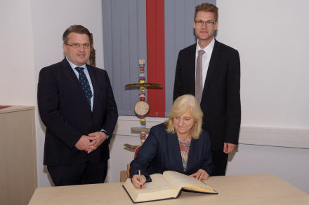 v.l.: Bayerns Justizminister Bausback, Hessens Justizministerin Eva Kühne-Hörmann, MdL Hartmut Honka v.l.: Bayerns Justizminister Bausback, Hessens Justizministerin Eva Kühne-Hörmann, MdL Hartmut Honka