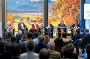 115 Foto 4 Forum Zivilprozess Der Zukunft Podiumsdiskussion In Der Bayerischen Vertretung In Berlin_