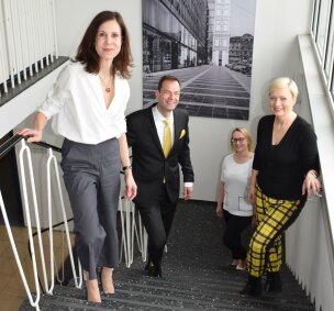 V. L. Präsidentin Des Amtsgerichts München Beate Ehrt Mit Dem Vizepräsidenten Und Der Geschäftsleitung