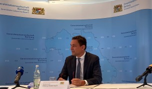 Justizminister Georg Eisenreich auf der Pressekonferenz anlässlich der Gründung des ZKI Bamberg. Justizminister Georg Eisenreich auf der Pressekonferenz anlässlich der Gründung des ZKI Bamberg.