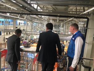 Saatsminister besucht das BMW-Werk In Leipzig Saatsminister besucht das BMW-Werk In Leipzig